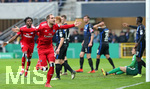 02.04.2019, Fussball DFB Pokal 2018/2019, Viertelfinale, SC Paderborn 07 - Hamburger SV, in der Benteler-Arena Paderborn. Jubel Torschtze Pierre-Michel Lasogga (mi., Hamburg) zum Tor zum 0:1


