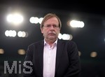 02.04.2019, Fussball DFB Pokal 2018/2019, Viertelfinale, FC Augsburg - RB Leipzig, in der WWK-Arena Augsburg. Rainer Koch (DFB-Vize-Prsident) beim Interview am Spielfeldrand.


