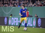 02.04.2019, Fussball DFB Pokal 2018/2019, Viertelfinale, FC Augsburg - RB Leipzig, in der WWK-Arena Augsburg. Marcel Sabitzer (RB Leipzig) am Ball.


