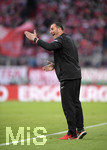 03.04.2019, Fussball DFB Pokal 2018/2019, Viertelfinale,  FC Bayern Mnchen - 1.FC Heidenheim, in der Allianz-Arena Mnchen. Trainer Frank Schmidt (Heidenheim) in Rage.



