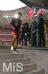 03.04.2019, Fussball DFB Pokal 2018/2019, Viertelfinale,  FC Bayern Mnchen - 1.FC Heidenheim, in der Allianz-Arena Mnchen. James Rodriguez (FC Bayern Mnchen)  geht nachdenklich in die Kabine.



