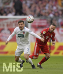 03.04.2019, Fussball DFB Pokal 2018/2019, Viertelfinale,  FC Bayern Mnchen - 1.FC Heidenheim, in der Allianz-Arena Mnchen. v.li: Marnon Busch (Heidenheim) gegen Franck Ribery (FC Bayern Mnchen). 



