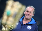 03.04.2019, Fussball DFB Pokal 2018/2019, Viertelfinale, FC Schalke 04 - SV Werder Bremen, in der VELTINS-Arena Gelsenkirchen. Interimstrainer Huub Stevens (Schalke)


