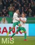 03.04.2019, Fussball DFB Pokal 2018/2019, Viertelfinale, FC Schalke 04 - SV Werder Bremen, in der VELTINS-Arena Gelsenkirchen. Jubel (L-R) Torschtze Milot Rashica (Werder Bremen) und Marco Friedl (Werder Bremen) zum Tor zum 0:1


