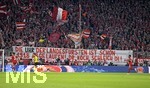 06.04.2019, Fussball 1. Bundesliga 2018/2019, 28. Spieltag, FC Bayern Mnchen - Borussia Dortmund, in der Allianz-Arena Mnchen. Bayernfans protestieren gegen DFB-Vizeprsident Rainer Koch.

 

