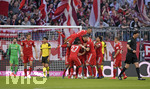 06.04.2019, Fussball 1. Bundesliga 2018/2019, 28. Spieltag, FC Bayern Mnchen - Borussia Dortmund, in der Allianz-Arena Mnchen. Torjubel nach dem Kopfballtor zum 1:0 von Mats Hummels (Bayern Mnchen).

 
