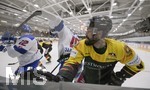 11.04.2019,  Eishockey Lnderspiel Deutschland - Slowakei, in der erdgas schwaben arena in Kaufbeuren, re: Dominik Bittner (Deutschland) im Zweikampf.
