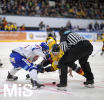 11.04.2019,  Eishockey Lnderspiel Deutschland - Slowakei, in der erdgas schwaben arena in Kaufbeuren, Bully 