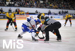 11.04.2019,  Eishockey Lnderspiel Deutschland - Slowakei, in der erdgas schwaben arena in Kaufbeuren, Bully 