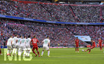 20.04.2019, Fussball 1. Bundesliga 2018/2019, 30. Spieltag, FC Bayern Mnchen - SV Werder Bremen, in der Allianz-Arena Mnchen, re: Robert Lewandowski (FC Bayern Mnchen) Freistoss.


 

