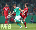 24.04.2019, Fussball DFB Pokal 2018/2019, Halbfinale, SV Werder Bremen -  FC Bayern Mnchen, im Weserstadion Bremen. (L-R) Max Kruse (Werder Bremen) gegen Mats Hummels (Bayern Mnchen)


