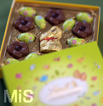 26.04.2019, 30.12.2012,  Lindt und Sprngli, Eine Packung Lindt Oster-Minis mit Mini-Goldhase, Gianduja-Mini-Blte und Vanille-Trffel-Ei aus Alpenvollmilch-Schokolade. 