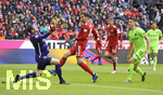 04.05.2019, Fussball 1. Bundesliga 2018/2019, 32. Spieltag, FC Bayern Mnchen - Hannoiver 96, in der Allianz Arena Mnchen. v.lI: Torwart Michael Esser (Hannover 96) hlt den Schuss von Leon Goretzka (FC Bayern Mnchen).

 
