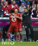 04.05.2019, Fussball 1. Bundesliga 2018/2019, 32. Spieltag, FC Bayern Mnchen - Hannoiver 96, in der Allianz Arena Mnchen. Arjen Robben (FC Bayern Mnchen) freut sich riesig ber seine Einwechslung.

 
