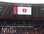04.05.2019, Fussball 1. Bundesliga 2018/2019, 32. Spieltag, FC Bayern Mnchen - Hannoiver 96, in der Allianz Arena Mnchen. Videoassist wird auf der Anzeigetafel angezeigt.

 
