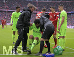 04.05.2019, Fussball 1. Bundesliga 2018/2019, 32. Spieltag, FC Bayern Mnchen - Hannoiver 96, in der Allianz Arena Mnchen. Felipe Trevizan Martins (Hannover 96) verletzt. 

 
