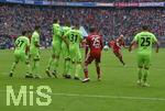04.05.2019, Fussball 1. Bundesliga 2018/2019, 32. Spieltag, FC Bayern Mnchen - Hannover 96, in der Allianz Arena Mnchen. Arjen Robben (FC Bayern Mnchen) fhrt den Freistoss aus.

 
