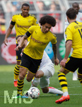 11.05.2019, Fussball 1. Bundesliga 2018/2019, 33. Spieltag, Borussia Dortmund - Fortuna Dsseldorf, im Signal-Idunapark-Stadion Dortmund. Axel Witsel (Dortmund) im Zweikampf.

 
