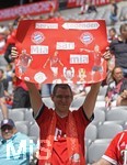 18.05.2019, Fussball 1. Bundesliga 2018/2019, 34. Spieltag, FC Bayern Mnchen - Eintracht Frankfurt, in der Allianz-Arena Mnchen. Franck Ribery (FC Bayern Mnchen), Rafinha (FC Bayern Mnchen), und Arjen Robben (FC Bayern Mnchen)  wird von den Fans verabschiedet.

 
