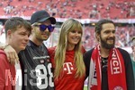 18.05.2019, Fussball 1. Bundesliga 2018/2019, 34. Spieltag, FC Bayern Mnchen - Eintracht Frankfurt, in der Allianz-Arena Mnchen. Bill und Tom Kaulitz (re) und Top-Model Heidi Klum im Stadion. 

 
