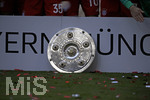 18.05.2019, Fussball 1. Bundesliga 2018/2019, 34. Spieltag, FC Bayern Mnchen - Eintracht Frankfurt, in der Allianz-Arena Mnchen. Die Meisterschale steht am Rande.

 
