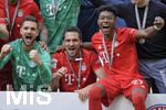 18.05.2019, Fussball 1. Bundesliga 2018/2019, 34. Spieltag, FC Bayern Mnchen - Eintracht Frankfurt, in der Allianz-Arena Mnchen. v.l.  Torwart Sven Ulreich (FC Bayern Mnchen), Mats Hummels (Bayern Mnchen) und David Alaba (FC Bayern Mnchen) jubeln.

 

