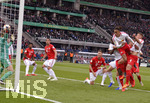 25.05.2019, Fussball DFB-Pokalfinale 2019, RB Leipzig - FC Bayern Mnchen, im Olympiastadion Berlin, Hier wehrt Torwart Manuel Neuer (FC Bayern Mnchen) den Ball ab.

 
