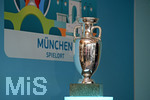12.06.2019, Fussball, EURO-Countdown: 2020 ? One year to go, 
Media Lunch im Bootshaus Mainz, zur Europameisterschaft 2020. Auf dem einem Sockel steht der EM-Pokal. 


