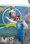 12.06.2019, Fussball, EURO-Countdown: 2020 ? One year to go, 
Media Lunch im Bootshaus Mainz, zur Europameisterschaft 2020. EM-Maskottchen Skillzy vor einem berdimensionalen EM-Pokal. 


