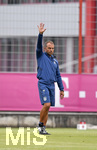08.07.2019, Fussball 1.Bundesliga 2019/2020, Trainingsauftakt FC Bayern Mnchen, an der Sbener Strasse. Co-Trainer Hans-Dieter Flick (FC Bayern Mnchen) winkt.