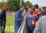 08.07.2019, Fussball 1.Bundesliga 2019/2020, Trainingsauftakt FC Bayern Mnchen, an der Sbener Strasse. Trainer Niko Kovac (FC Bayern Mnchen) lsst sich fotografieren mit den Fans.