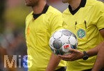13.07.2019, Fussball Bundesliga 2019/2020, Testspiele in der Sommerpause, Blitzturnier in Heimstetten, Greuther Frth - TSV 1860 Mnchen, Das Schiedsrichtergespann geht vom Platz.
