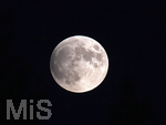 16.07.2019,  Partielle Mondfinsternis ber Bad Wrishofen (Bayern) in der Dienstag Nacht,  Der Vollmond, hier noch nicht beschattet um 21:40 Uhr, am Himmel wird ab 22:00 Uhr von der Erde beschattet.