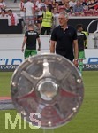 26.07.2019, Fussball 2.Bundesliga 2019/2020, 1.Spieltag, VfB Stuttgart - Hannover 96, in der Mercedes-Benz-Arena Stuttgart, Trainer Mirko Slomka (Hannover 96) vor der Meisterschale.


