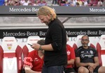 26.07.2019, Fussball 2.Bundesliga 2019/2020, 1.Spieltag, VfB Stuttgart - Hannover 96, in der Mercedes-Benz-Arena Stuttgart, Sportdirektor Sven Mislintat (Stuttgart) am Handy.


