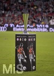 31.07.2019, Fussball Saison 2019/2020, AUDI-Cup 2019 Tag 2 in Mnchen, Finale: Tottenham Hotspurs - FC Bayern Mnchen, in der Allianz-Arena Mnchen,  Der Pokal wartet auf der Stele.

