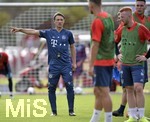 06.08.2019, Fussball 1. Liga 2019/2020, Sommertrainingslager des FC Bayern Mnchen in Rottach Egern am Tegernsee, Trainer Niko Kovac (FC Bayern Mnchen) gibt Anweisungen.


