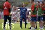 06.08.2019, Fussball 1. Liga 2019/2020, Sommertrainingslager des FC Bayern Mnchen in Rottach Egern am Tegernsee, Trainer Niko Kovac (FC Bayern Mnchen) gibt Anweisungen. 


