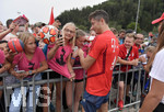 06.08.2019, Fussball 1. Liga 2019/2020, Sommertrainingslager des FC Bayern Mnchen in Rottach Egern am Tegernsee, Robert Lewandowski (FC Bayern Mnchen) gibt den Fans Autogramme.


