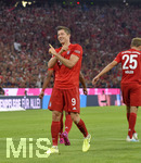 16.08.2019, Fussball 1. Bundesliga 2019/2020, 1.Spieltag, FC Bayern Mnchen - Hertha BSC Berlin, in der Allianzarena Mnchen. Robert Lewandowski (FC Bayern Mnchen) jubelt.

