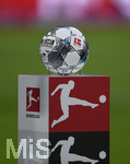16.08.2019, Fussball 1. Bundesliga 2019/2020, 1.Spieltag, FC Bayern Mnchen - Hertha BSC Berlin, in der Allianzarena Mnchen. Der offizielle Spielball , Derbystar, liegt auf einem Podest,

