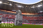 16.08.2019, Fussball 1. Bundesliga 2019/2020, 1.Spieltag, FC Bayern Mnchen - Hertha BSC Berlin, in der Allianzarena Mnchen. Die Meisterschale steht auf der Stele bereit.

