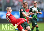 17.08.2019, Fussball 1. Bundesliga 2019/2020, 1. Spieltag, VfL Wolfsburg - 1. FC Kln , in der Volkswagen Arena Wolfsburg. (L-R) Florian Kainz (Kln) gegen Maximilian Arnold (Wolfsburg) 


