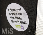 28.05.2019, London. Aufkleber I demand a vote on the final Brexit deal von Peoples Vote.