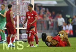 31.08.2019, Fussball 1. Bundesliga 2019/2020, 3.Spieltag, FC Bayern Mnchen - 1.FSV Mainz 05, in der Allianzarena Mnchen. Thiago sein Sohn freut sich mit Berni dem Maskottchen.

