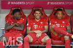 31.08.2019, Fussball 1. Bundesliga 2019/2020, 3.Spieltag, FC Bayern Mnchen - 1.FSV Mainz 05, in der Allianzarena Mnchen. v.l. Alphonso Davies (FC Bayern Mnchen), Javi Martinez (FC Bayern Mnchen) und Corentin Tolisso (FC Bayern Mnchen) auf der Ersatzbank.

