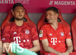 31.08.2019, Fussball 1. Bundesliga 2019/2020, 3.Spieltag, FC Bayern Mnchen - 1.FSV Mainz 05, in der Allianzarena Mnchen. v.l. Torwart Sven Ulreich (FC Bayern Mnchen) und Thomas Mller (FC Bayern Mnchen) albern herum.

