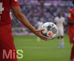 31.08.2019, Fussball 1. Bundesliga 2019/2020, 3.Spieltag, FC Bayern Mnchen - 1.FSV Mainz 05, in der Allianzarena Mnchen.  Ivan Perisic (FC Bayern Mnchen) hat den Spielball in der Hand. 

