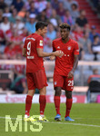 31.08.2019, Fussball 1. Bundesliga 2019/2020, 3.Spieltag, FC Bayern Mnchen - 1.FSV Mainz 05, in der Allianzarena Mnchen. v.li: Robert Lewandowski (FC Bayern Mnchen) mit Kingsley Coman (Bayern Mnchen).

