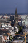 06.09.2019, Hamburg, Stdteansichten, Ausblick vom Turm der Michaelis-Kirche auf den Kirchturm der St. Nikolai Gedchtniskirche.  